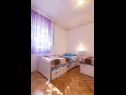 Apartamenty Petar - great location close to the sea: A1 Donji (4+2), A2 Gornji (4+2) Trogir - Riwiera Trogir  - Apartament - A1 Donji (4+2): sypialnia