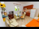 Apartamenty Iva - 150m from the beach: A1(4), A3(3), SA2(2) Trogir - Riwiera Trogir  - Apartament - A3(3): kuchnia z jadalnią