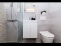 Apartamenty Tom - panoramic sea view: A1(6) Trogir - Riwiera Trogir  - Apartament - A1(6): łazienka z WC