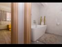 Apartamenty Tom - panoramic sea view: A1(6) Trogir - Riwiera Trogir  - Apartament - A1(6): łazienka z WC