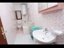 Apartamenty Mare - comfortable apartment : A1(5), A2(5) Trogir - Riwiera Trogir  - Apartament - A2(5): łazienka z WC