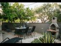 Apartamenty Florio - garden & free parking: A1(5) Trogir - Riwiera Trogir  - komin
