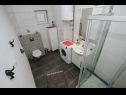 Apartamenty Florio - garden & free parking: A1(5) Trogir - Riwiera Trogir  - Apartament - A1(5): łazienka z WC