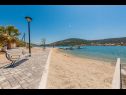 Dom wakacyjny Neve - 30 m from sea: H(6+2) Vinisce - Riwiera Trogir  - Chorwacja  - plaża