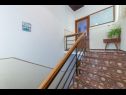 Apartamenty Kosta - 70m from sea : A1(2+1), A2(4+2) Vinisce - Riwiera Trogir  - Apartament - A1(2+1): korytarz
