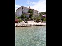 Apartamenty Mar - 10m from the sea: A1(5+1), A2(6) Vinisce - Riwiera Trogir  - dom