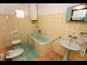Apartamenty Mar - 10m from the sea: A1(5+1), A2(6) Vinisce - Riwiera Trogir  - Apartament - A1(5+1): łazienka z WC