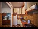 Apartamenty Ivan - close to the sea: A1(8+1), A2(2) Vinisce - Riwiera Trogir  - Apartament - A1(8+1): kuchnia