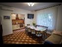 Apartamenty Ivan - close to the sea: A1(8+1), A2(2) Vinisce - Riwiera Trogir  - Apartament - A1(8+1): pokój dzienny