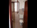 Apartamenty Deni - 30 m from sea: A2(4+1), A3(4+2) Vinisce - Riwiera Trogir  - Apartament - A2(4+1): łazienka z WC