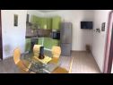 Apartamenty Deni - 30 m from sea: A2(4+1), A3(4+2) Vinisce - Riwiera Trogir  - Apartament - A2(4+1): kuchnia z jadalnią