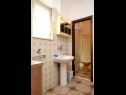 Apartamenty Mar - 10m from the sea: A1(5+1), A2(6) Vinisce - Riwiera Trogir  - Apartament - A2(6): łazienka z WC