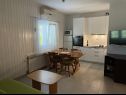 Apartamenty Jere - 30 m from beach: A1(4+1), A2(2+1) Vinisce - Riwiera Trogir  - Apartament - A1(4+1): kuchnia z jadalnią
