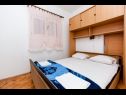 Apartamenty Jere - 30 m from beach: A1(4+1), A2(2+1) Vinisce - Riwiera Trogir  - Apartament - A2(2+1): sypialnia