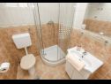 Dom wakacyjny More - garden shower: H(10+2) Vinisce - Riwiera Trogir  - Chorwacja  - H(10+2): łazienka z WC