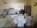 Apartamenty Josip - 5 m from beach: A1(6) Vinisce - Riwiera Trogir  - Apartament - A1(6): kuchnia z jadalnią