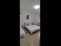 Apartamenty Marino - with parking : A1(4+2), A2(4+2) Vinisce - Riwiera Trogir  - Apartament - A2(4+2): sypialnia