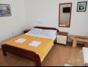 Apartamenty Nada - 100 m from beach: A1 Lijevi(2), A2 Desni (2), SA4 Mali(2) Kali - Wyspa Ugljan  - Studio apartament - SA4 Mali(2): sypialnia
