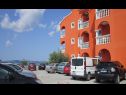 Apartamenty Sor - on the beach: SA1(2+1), A1(4+1), A2(2+2), A3(2+2) Bibinje - Riwiera Zadar  - parking (dom i otoczenie)