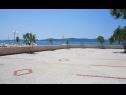 Apartamenty Sor - on the beach: SA1(2+1), A1(4+1), A2(2+2), A3(2+2) Bibinje - Riwiera Zadar  - parking (dom i otoczenie)