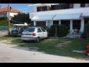 Apartamenty Ana- next to the sea A1(2+2), A2(2+3), A3(2+2), A4(2+3) Bibinje - Riwiera Zadar  - parking