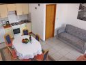 Apartamenty Remi - 300 m from sea: A1(4+2), A2(2+2), A3(2+2) Nin - Riwiera Zadar  - Apartament - A1(4+2): kuchnia z jadalnią