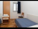 Apartamenty Mari - 100 m from beach: A1(4), A2(4) Petrcane - Riwiera Zadar  - Apartament - A1(4): sypialnia