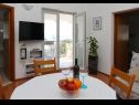 Apartamenty Mari - 100 m from beach: A1(4), A2(4) Petrcane - Riwiera Zadar  - Apartament - A1(4): jadalnia
