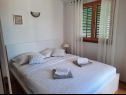 Apartamenty Kike - 60 meters from the beach: A1(4+1), A2(4+1), A3(4+1), SA1(2) Petrcane - Riwiera Zadar  - Apartament - A2(4+1): sypialnia