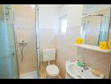 Apartamenty Teo - 8m from the sea & parking: A1 žuti(4), A2 bijeli(4), A3 novi(4) Privlaka - Riwiera Zadar  - Apartament - A1 žuti(4): łazienka z WC