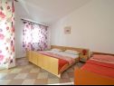 Apartamenty Velebit - 130m to the beach: A1(5+1), A2(7) Starigrad-Paklenica - Riwiera Zadar  - Apartament - A1(5+1): sypialnia