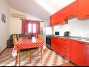 Apartamenty Velebit - 130m to the beach: A1(5+1), A2(7) Starigrad-Paklenica - Riwiera Zadar  - Apartament - A1(5+1): kuchnia z jadalnią