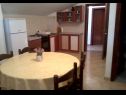 Apartamenty Darko - 100m from sea: A1-Jednosobni (3+1), A2-Dvosobni (4+1) Vir - Riwiera Zadar  - Apartament - A1-Jednosobni (3+1): kuchnia z jadalnią