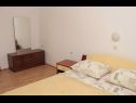 Apartamenty Vinko - big terrace and grill A5(2+1), SA6(2)Crveni, SA7(2)Plavi Vir - Riwiera Zadar  - Apartament - A5(2+1): sypialnia
