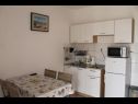 Apartamenty Snjeza - 80 m from beach: A1 Studio (4), A2 Apartman (2+2) Vir - Riwiera Zadar  - Apartament - A1 Studio (4): kuchnia z jadalnią