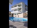 Apartamenty Nenad - with pool; A1(4+1), A2(4+1), SA3(3), SA4(3), A5(2+2) Vrsi - Riwiera Zadar  - dom