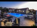 Apartamenty Gordana Mar - with pool : A1(2+2), A2H(4+2) Vrsi - Riwiera Zadar  - basen