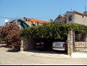 Apartamenty Jase A1 Jasminka(3+1) Zadar - Riwiera Zadar  - parking (dom i otoczenie)