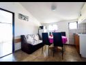 Apartamenty Ivan Z2 - 250 m from beach: A2(4) Zadar - Riwiera Zadar  - Apartament - A2(4): kuchnia z jadalnią