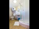 Apartamenty Ivan Z2 - 250 m from beach: A2(4) Zadar - Riwiera Zadar  - Apartament - A2(4): łazienka z WC