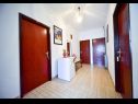 Apartamenty Ivan Z3 - only for family: A1(6)   Zadar - Riwiera Zadar  - Apartament - A1(6)  : korytarz