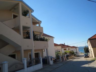 Apartamenty Ena - near marina "Kornati": A1(4), A2(2) Biograd - Riwiera Biograd 
