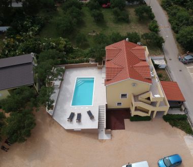 Apartamenty Šara - with pool: A1(4+2), A2(2+2), A3(2+2) Drage - Riwiera Biograd 