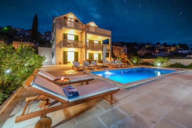 Dom wakacyjny Villa Gold - private pool & grill: H(12+4) Splitska - Wyspa Brac  - Chorwacja 