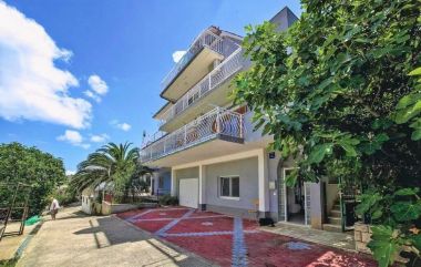 Apartamenty Hazi 1 - 150m from sea: A1 Trogir(4+2), A2 Mastrinka(4+2) Mastrinka - Wyspa Ciovo 