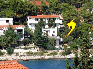 Apartamenty Dane - 30m from the sea: A1(4+1), A2(4+1), A3(3+2), A4(2+3) Okrug Gornji - Wyspa Ciovo 