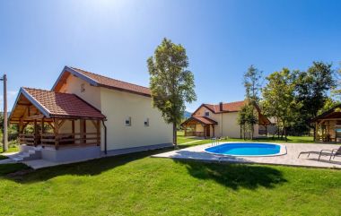  Blue house - outdoor pool: H(8+2) Plaski - Kontynentalne Chorwacja - Chorwacja 
