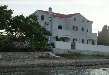 Apartamenty Azur - 10 m from sea: A1(4), SA2(2+1) Ilovik (Wyspa Ilovik) - Wyspa Losinj 