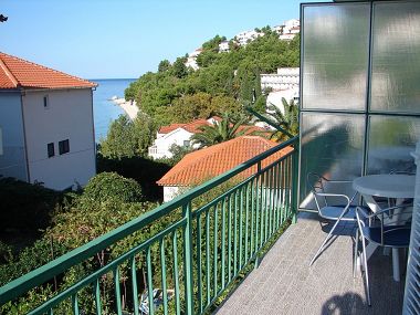 Apartamenty Eddie - 80m from the sea A1(6+2), A2(2+1) Baska Voda - Riwiera Makarska 