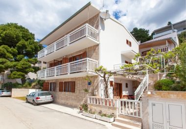 Apartamenty Ante M - 100 m from beach: A1(4+2), A2(4+2), C3(2) Brela - Riwiera Makarska 